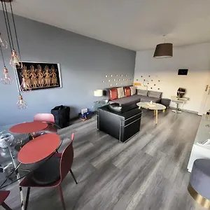 Appartement Tichnich - 2 Bedrooms - 1 Min Away From Train Station, Annemasse